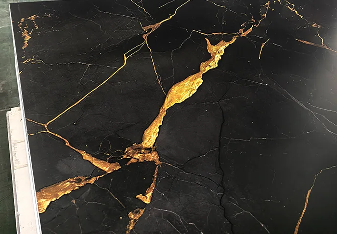 Prednosti stenske plošče Carbon Crystal.